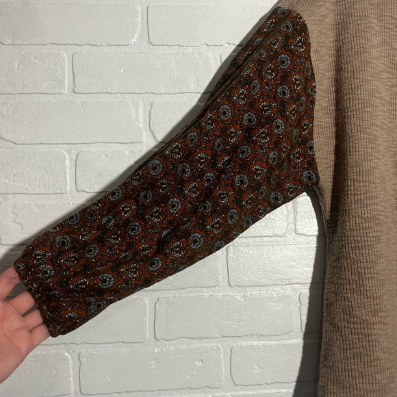 THML Womens Sweater Tan Navy Blie Orange Mixed Print Balloon Sleeve Large - Picture 2 of 7